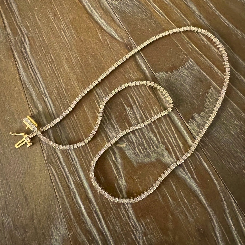 Gorgeous REAL Diamond Tennis Necklace 18K Gold Plated Over Silver.. BRAND New!
